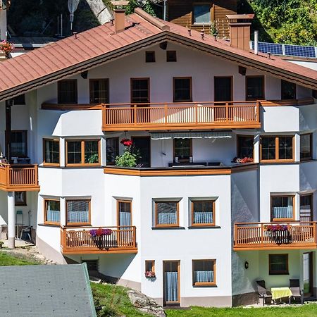 Haus Markus Strolz Acomodação com café da manhã Sankt Anton am Arlberg Exterior foto